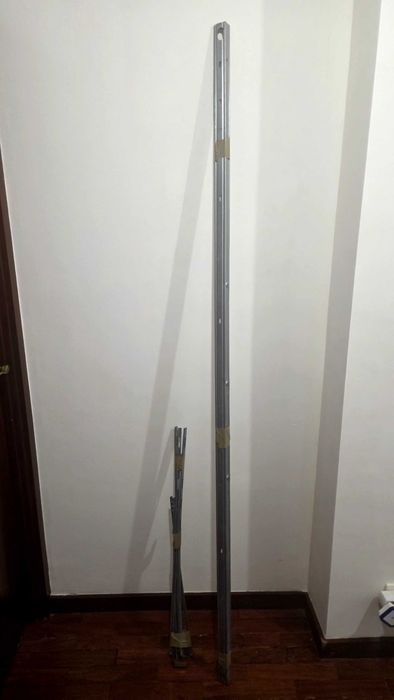 Cama de casal com colchão e mesinha de cabeceira mais movel