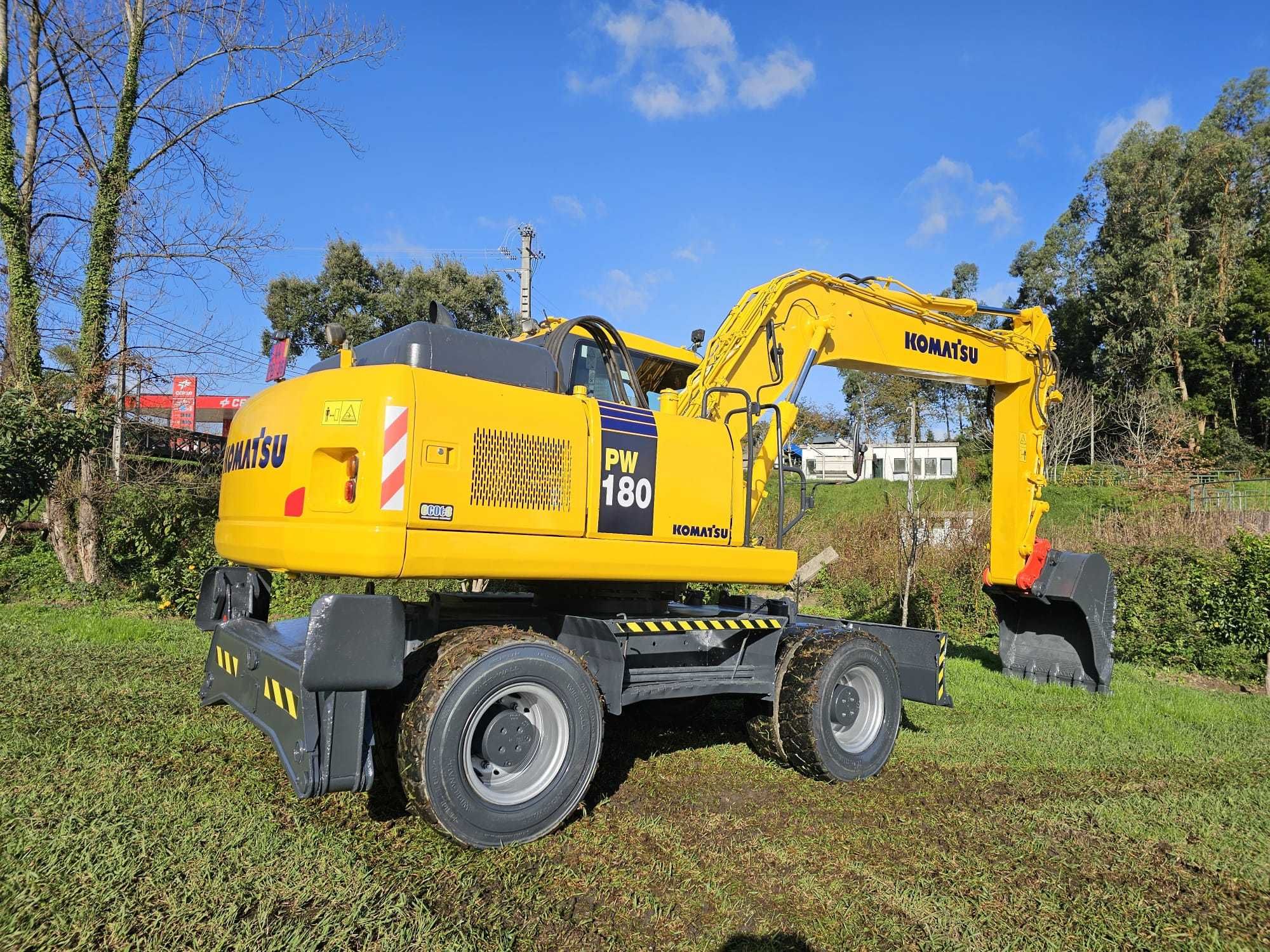 Escavadora de Pneus Komatsu PW180