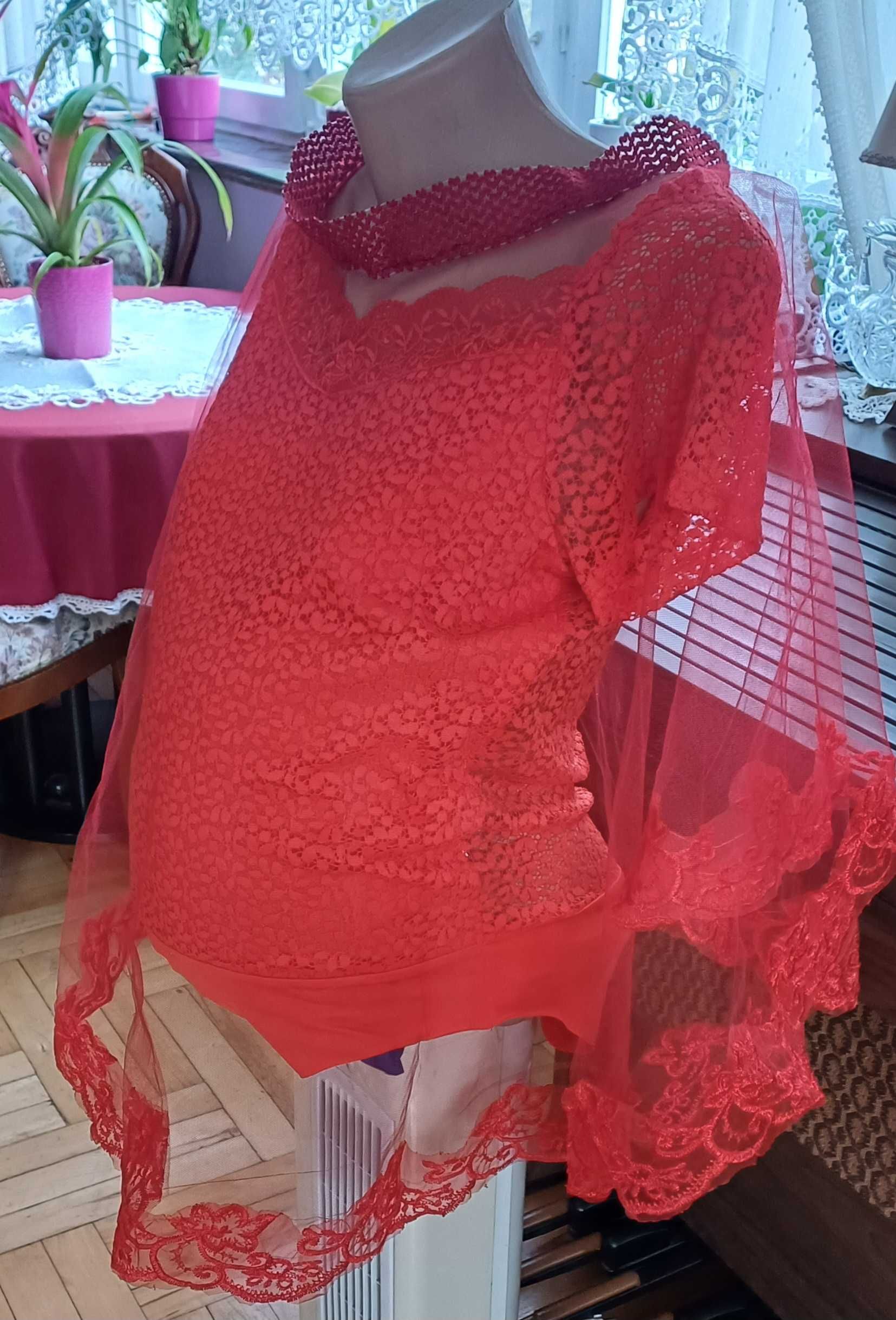 Body do sesji ciążowej z tiulową narzutką