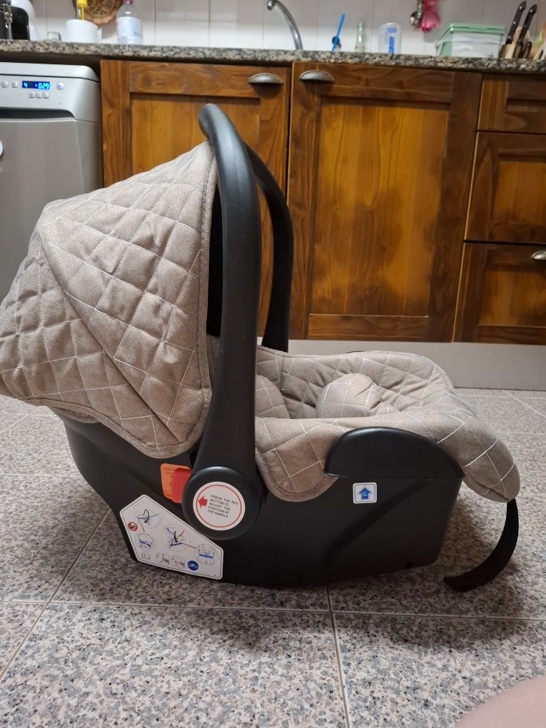 Carrinho de bebé Trio da MelBaby Kaqui