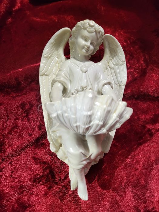 Duża porcelanowa kropielnica Anioł Aniołek