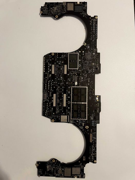 Do demontażu części płyta główna Macbook Pro 16 2019 i9 16GB RAM 1TB