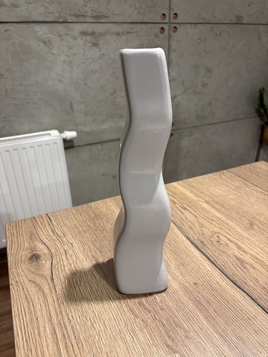 Piekny szary wazon zygzak