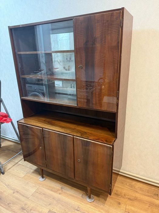 Книжный шкаф низкий весна натуральное дерево 1972 г венгрия будапешт