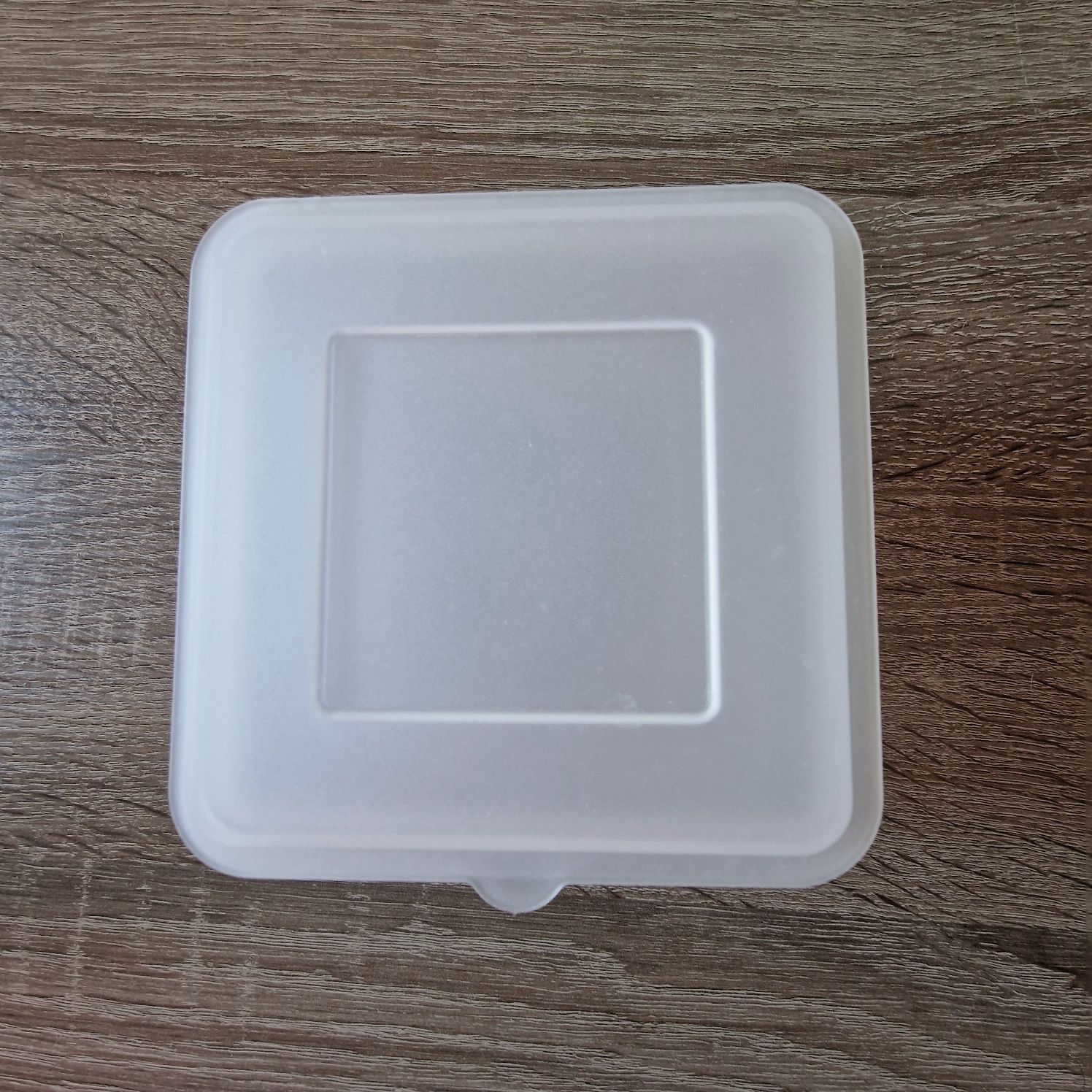 Pojemnik plastikowy kwadratowy 10,5cm Wysokość 6,5 cm