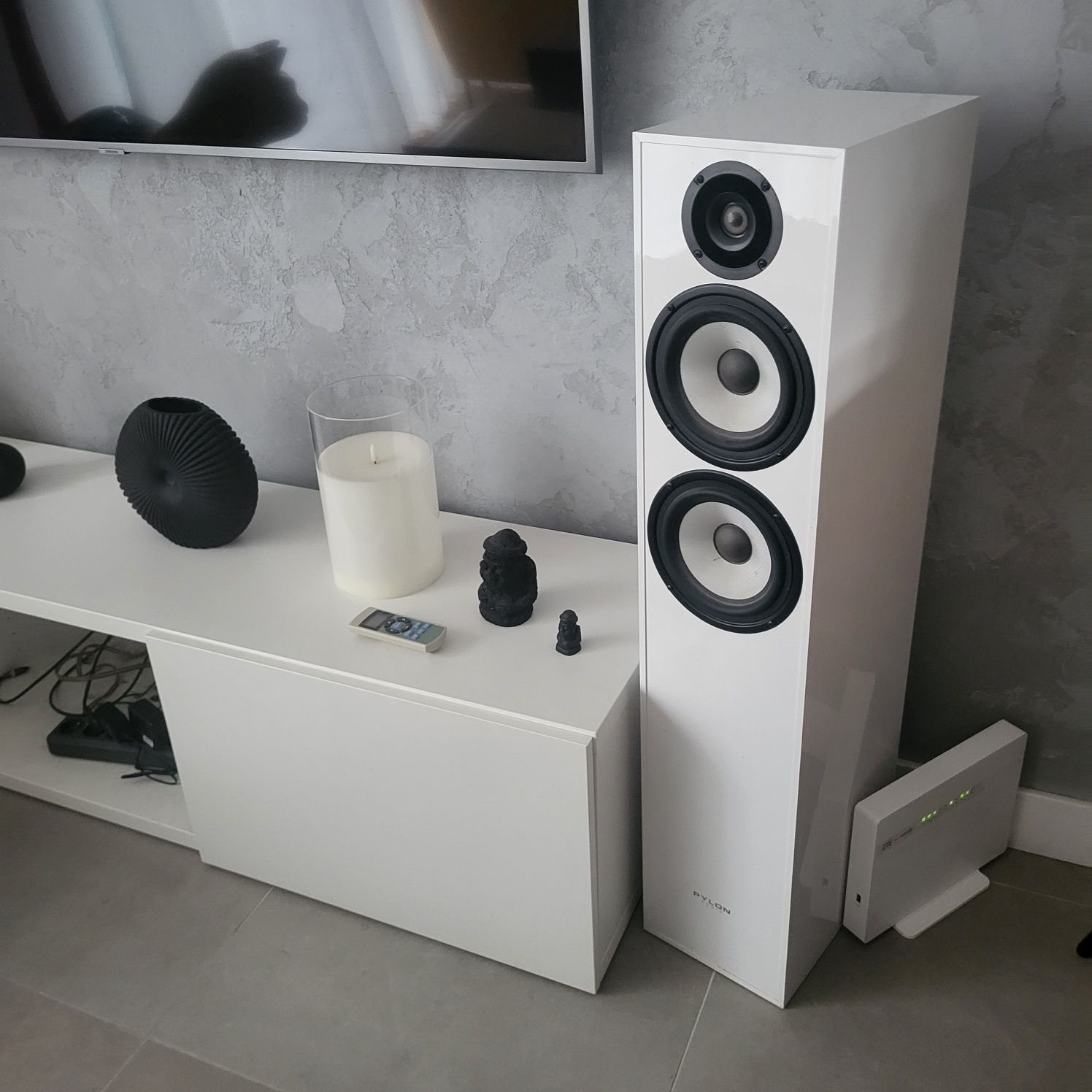 Kolumny PYLON Pearl 25 HG.