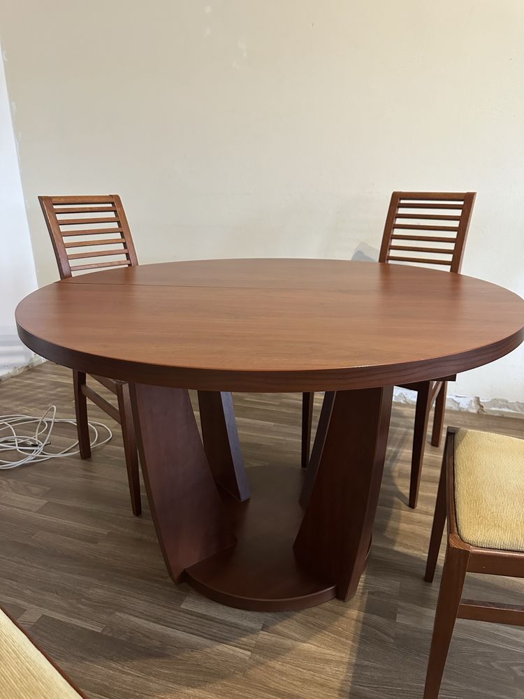 Mesa extensivel com 4 cadeiras