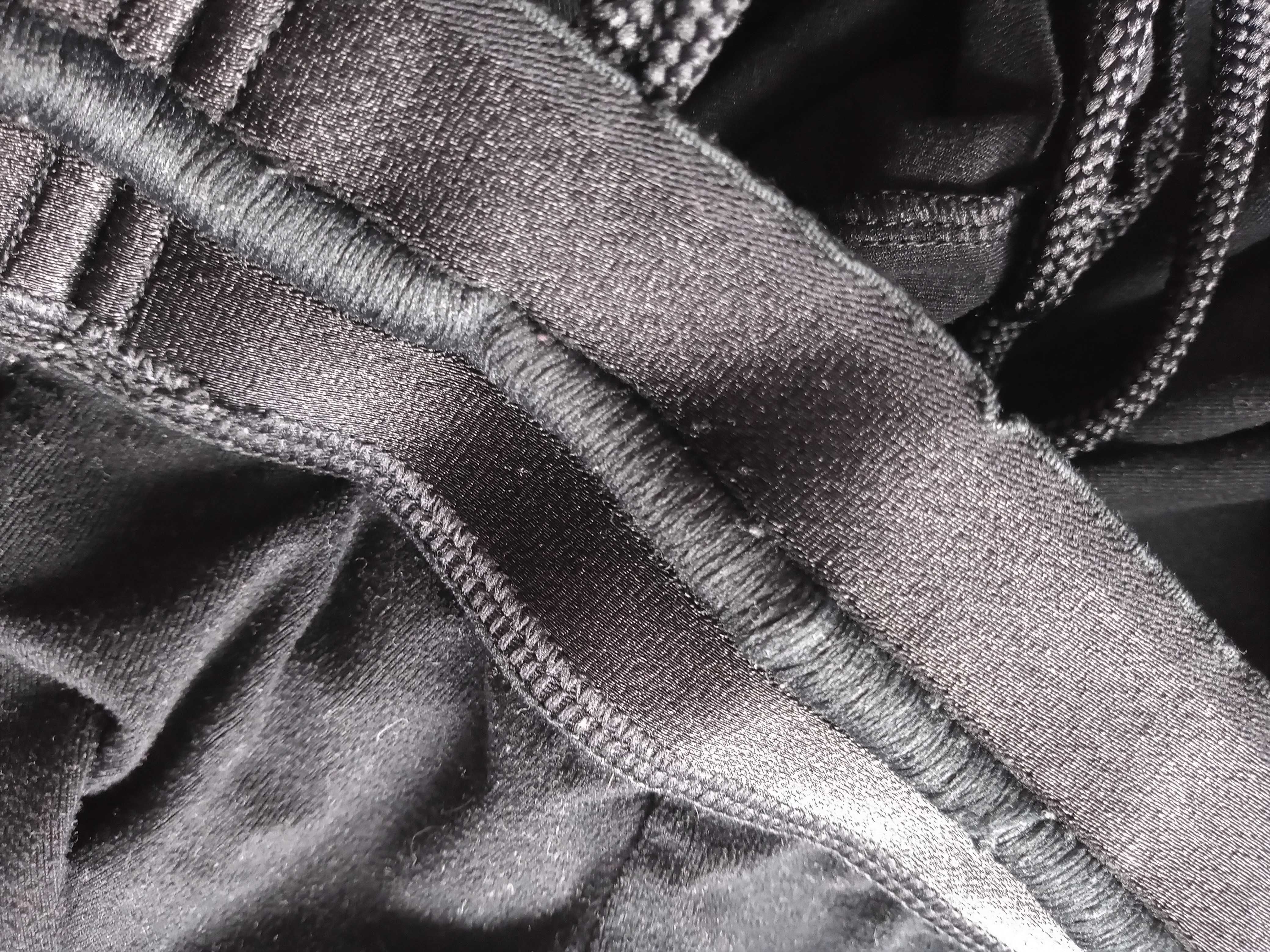 Czarne spodnie za kolano Nike charemki unisex