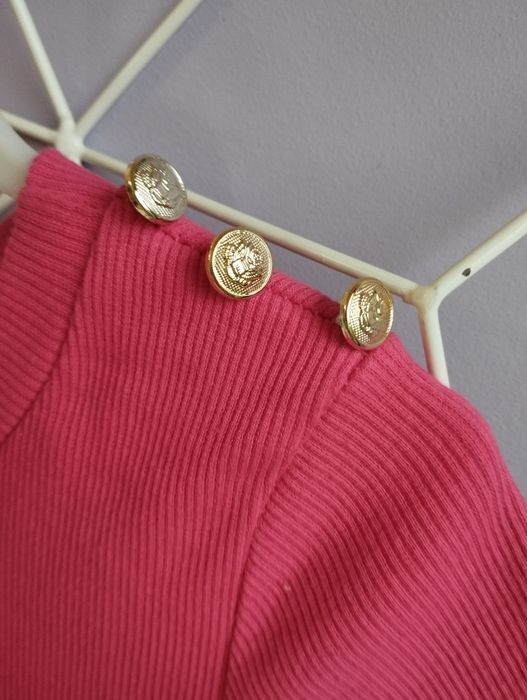 Sukienka z wycięciami