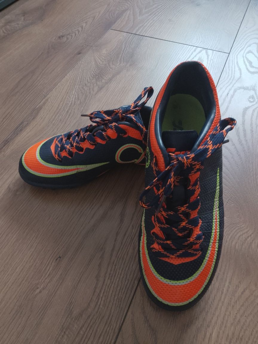 Buty piłkarskie - turfy CR8 XCORE ORLiK
To jest zbiornik uzywany?? Cen
