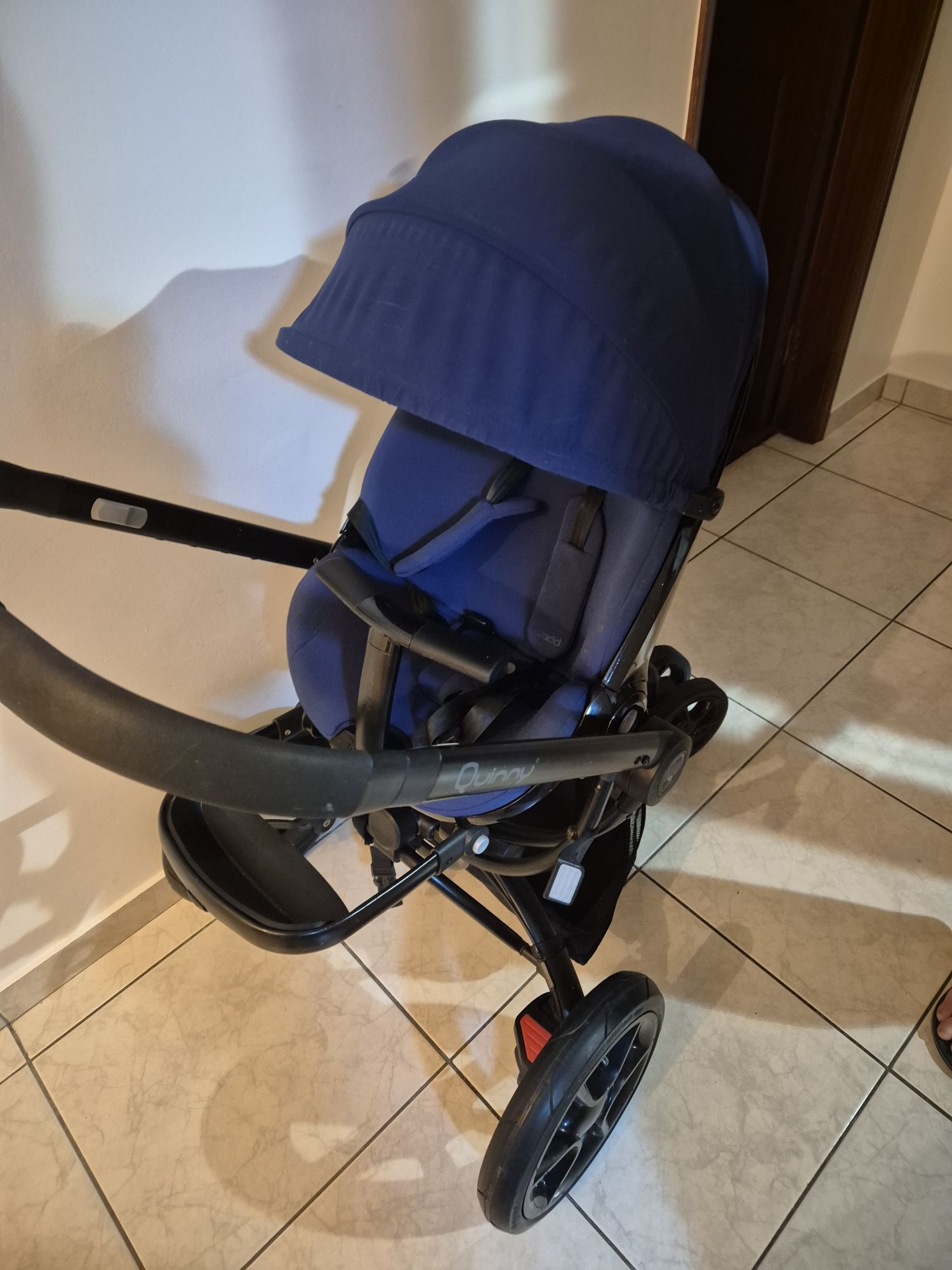 Vendo carrinho bebe e jogo quarto