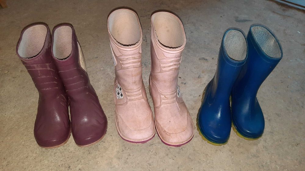 Продам резинові чобітки