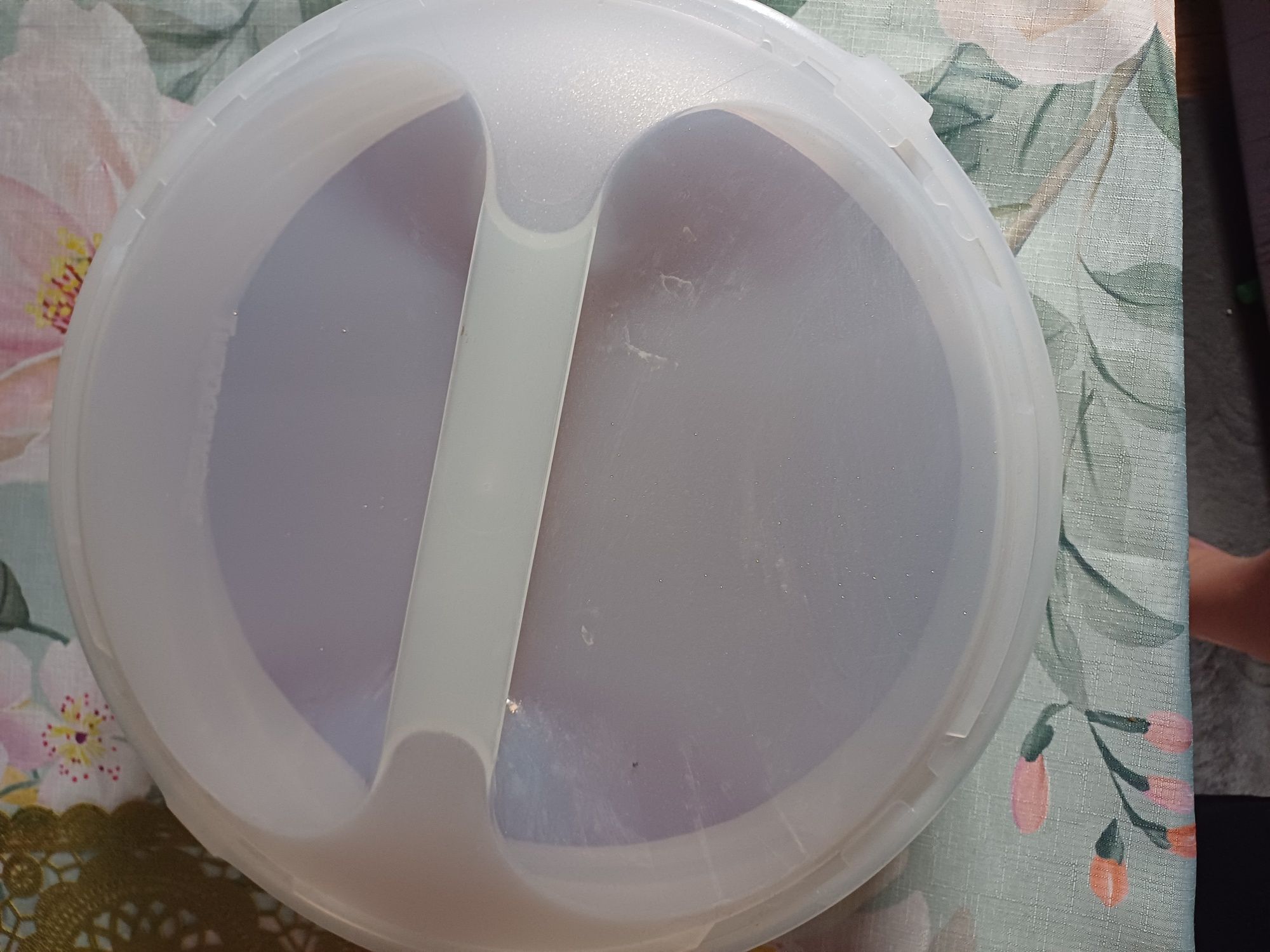 Nowy pojemnik na tort  ...Tuperware.