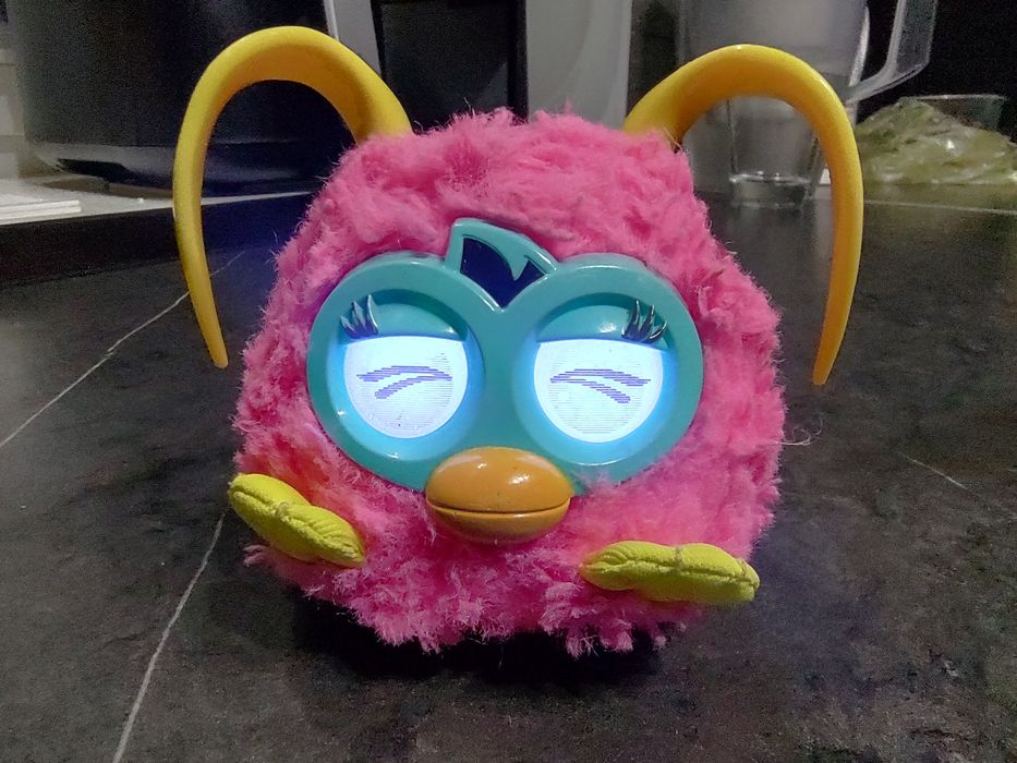 Furby іграшка король вечірок
