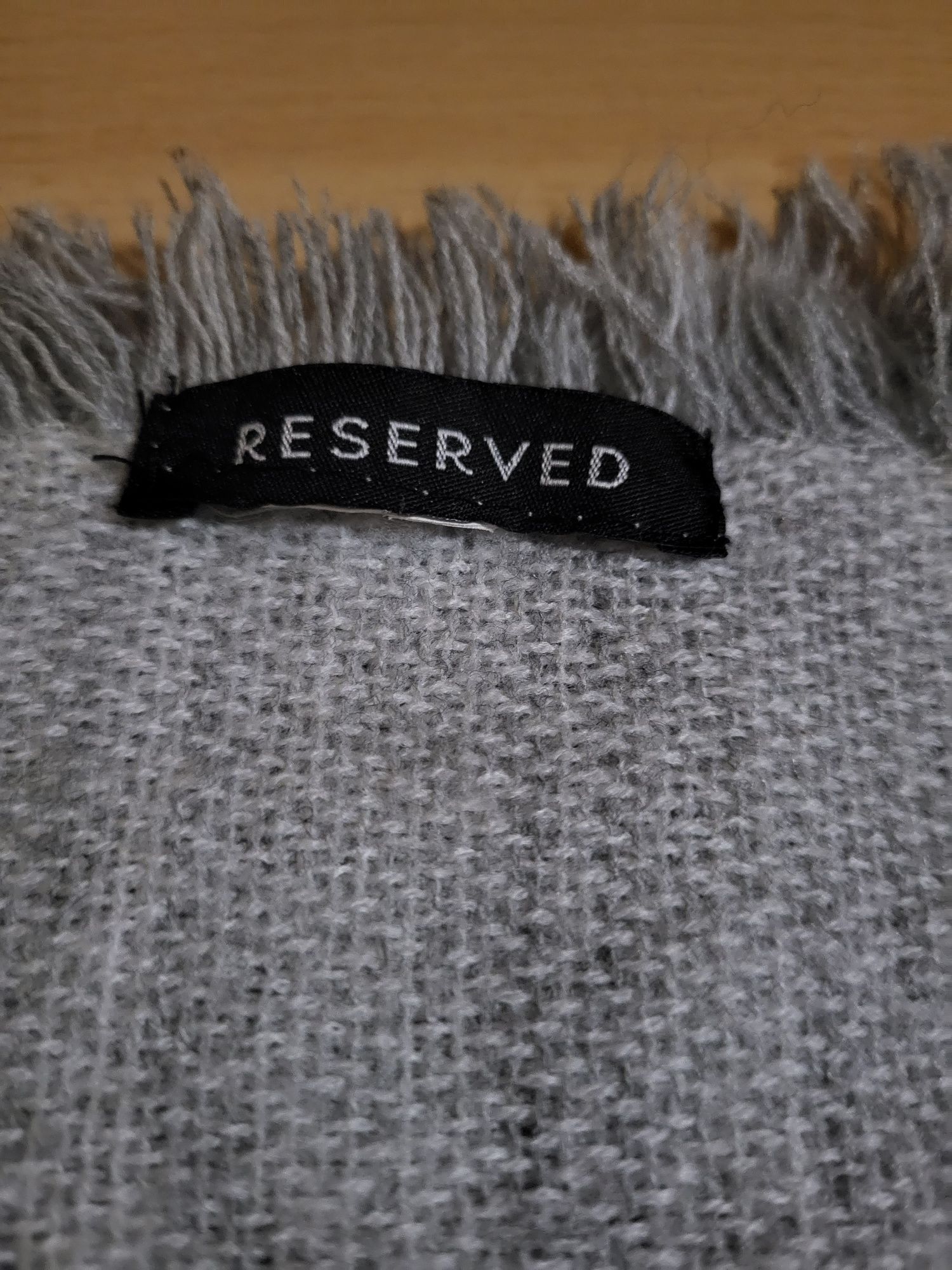 Szal Reserved  zimowy