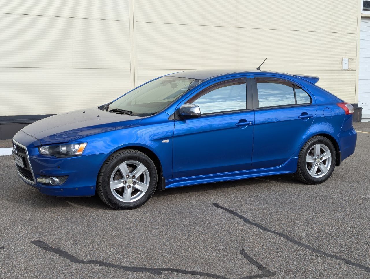 Mitsubishi lancer хетчбек 1.8 АКП газ.