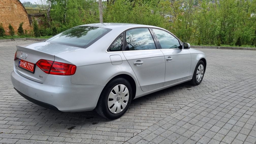 Audi A4 1.8 бензин