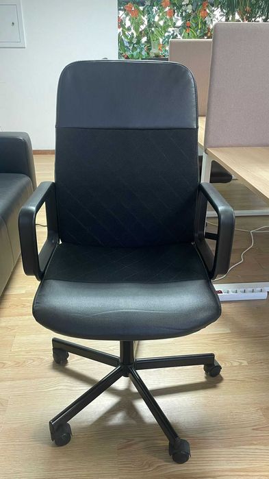 Cadeiras de Escritório Ergonómicas — 13 Unidades