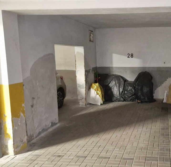 Wynajmę miejsce parkingowe ul. Łamana 6 przy PKP Warszawa-Włochy