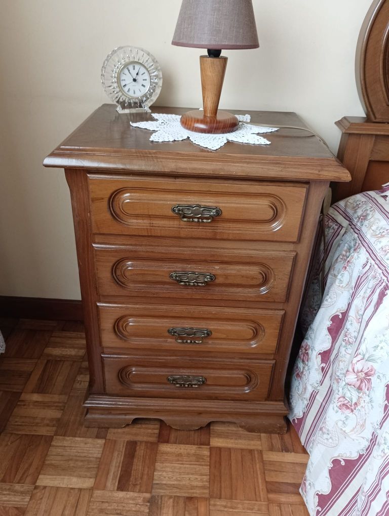 Quarto completo em madeira
