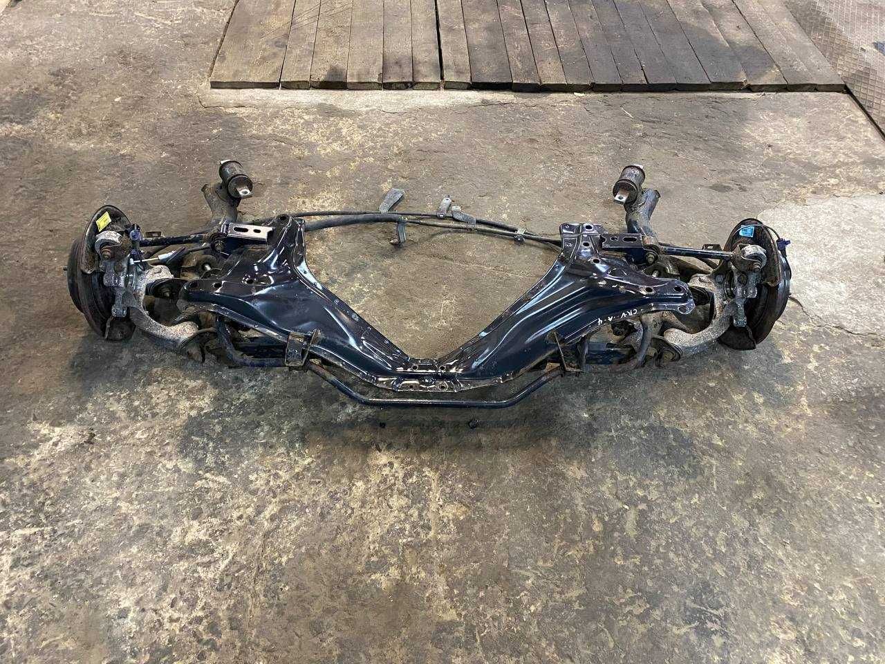 Задня ходова балка підрамник ричаг цапфа ступиця Honda CR-V 3 ЦРВ СР-В