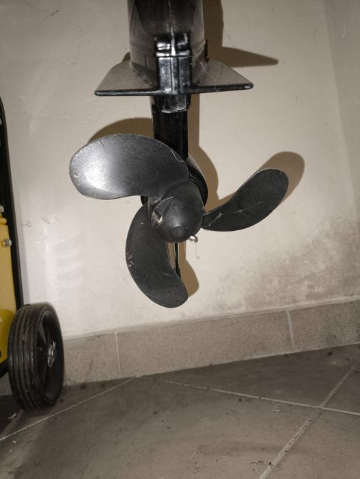 silnik do łodzi wędkarskiej 2,5 km Mercury