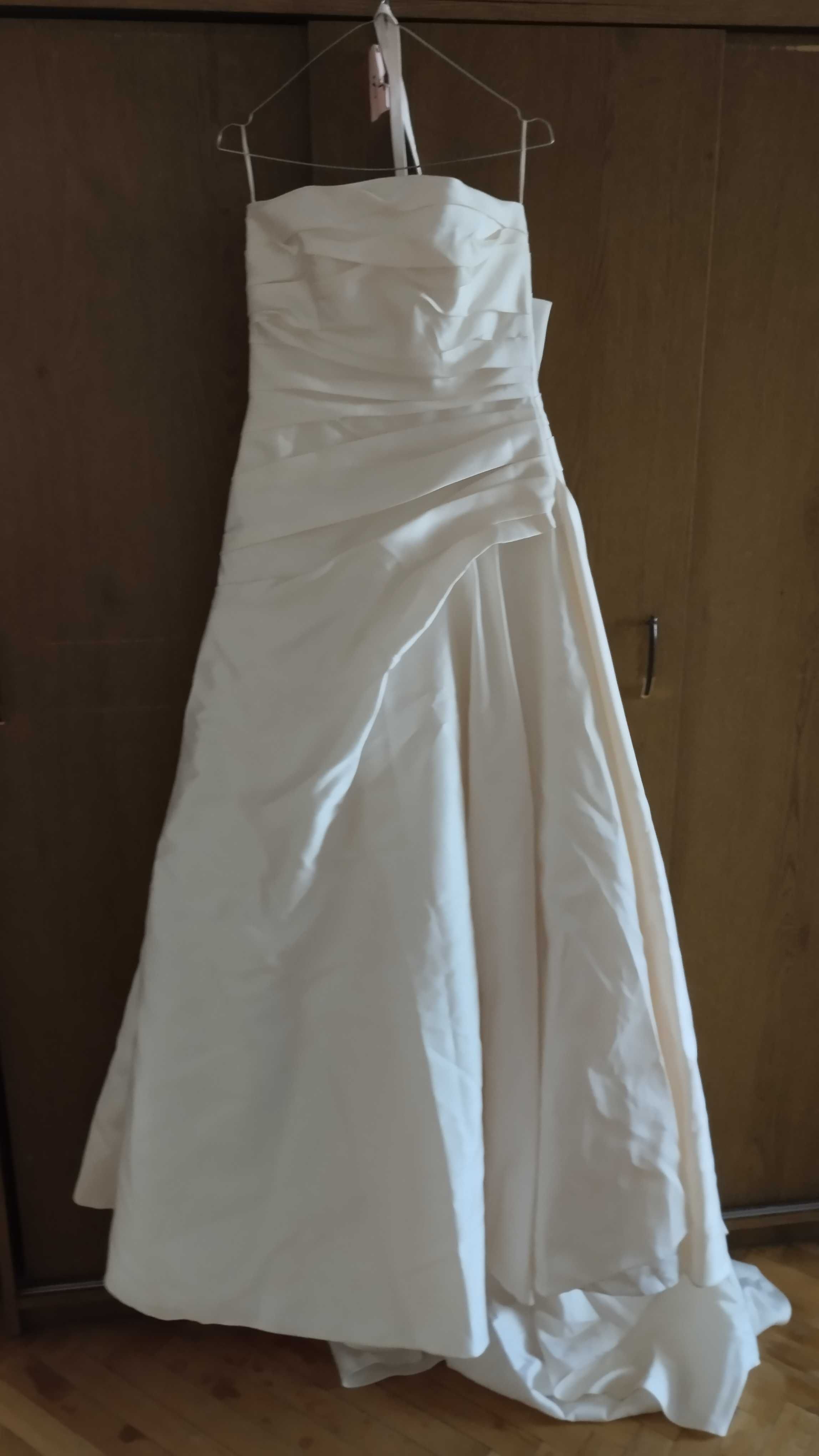 Весільне плаття колір айворі