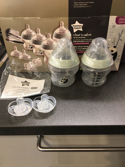 Zestaw butelek TOMMEE TIPPEE oraz smoczki