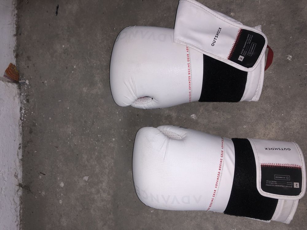 Saco de boxe como novo com suporte lara teto e luvas de bixe com ligas