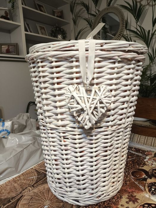 Kosz wiklinowy biały