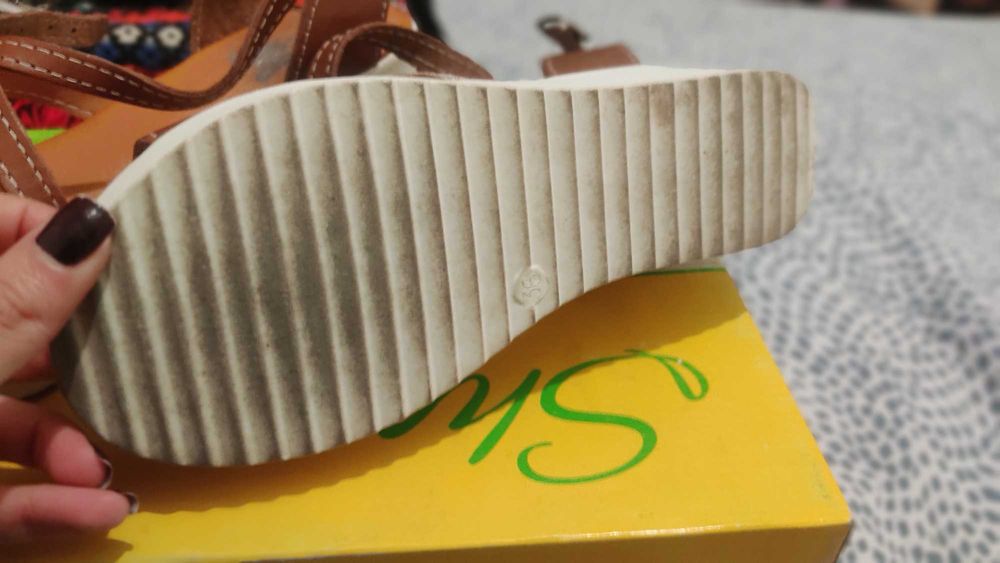 Sandálias semi novas