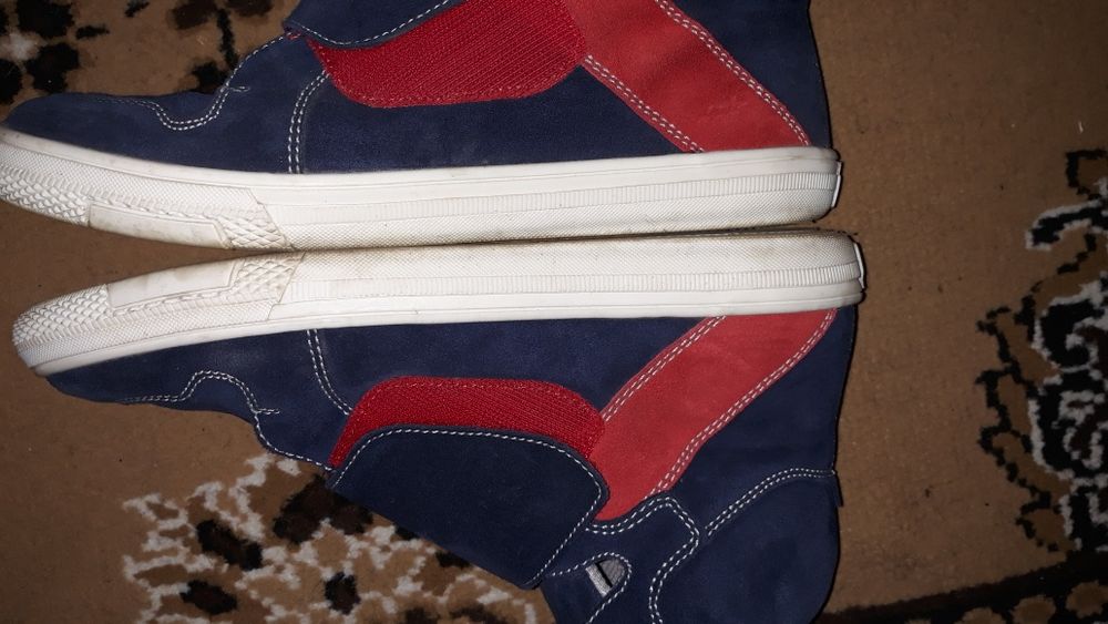 Продам  кеды  б/у.