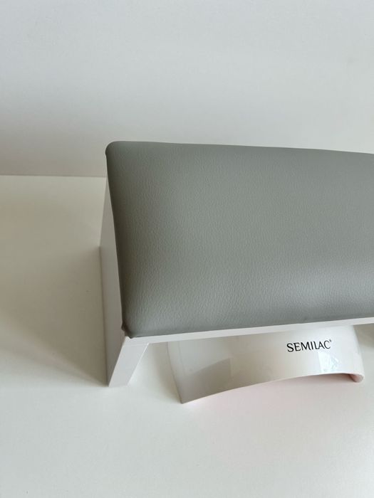 Podpórka do manicure paznokci pod dłoń. Szara gładka