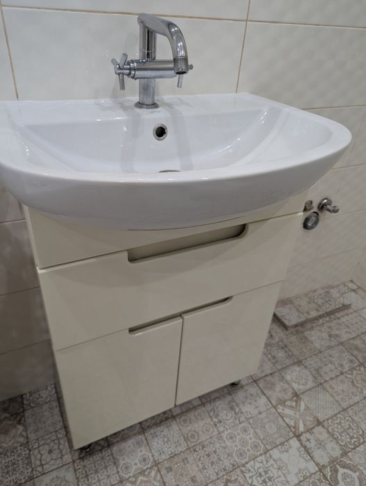 Продам умивальник з шафкою
