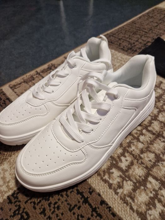 Білі кросівки 44р 28см