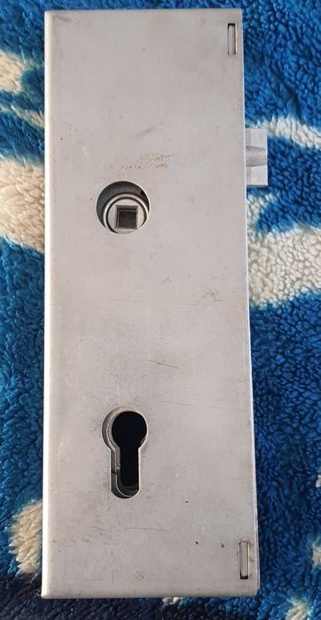 Zamek w stalowej kasecie okazja tanio