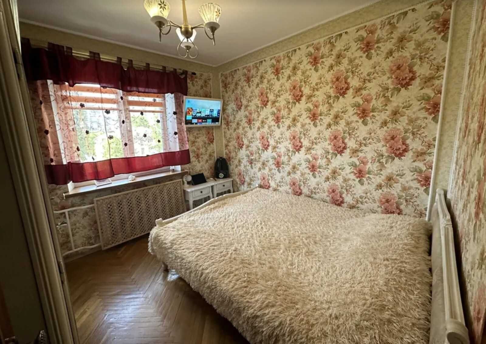 Продається добра 3-х кімнатна квартира зі всім. Р-н мед. університету