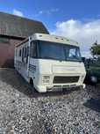 Kamper Chevrolet Winnebago Chieftain 27