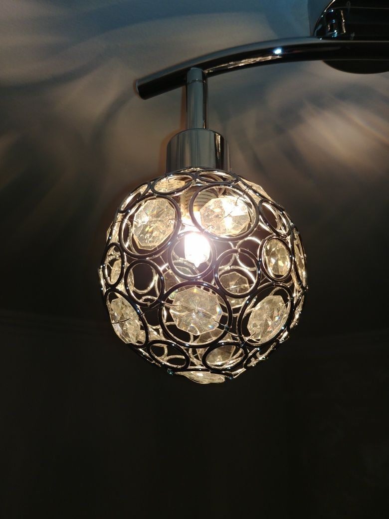 Lampa z kryształkami
