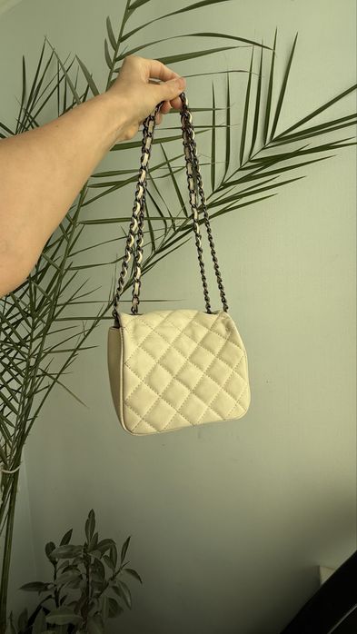 Шкіряна жіноча сумка типу Chanel