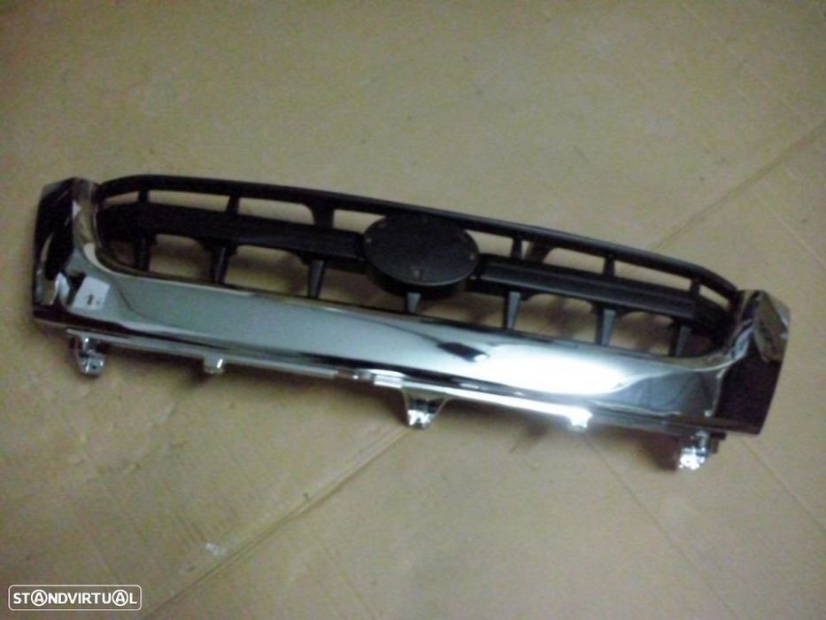 Grelha Toyota Hilux KDN165 2002-2006 NOVA