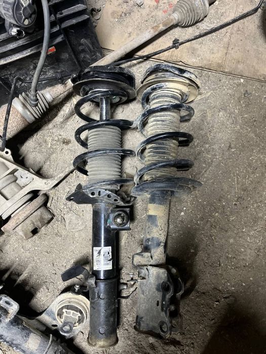 Стойка амортизатора в сборе передняя Ford escape MK4