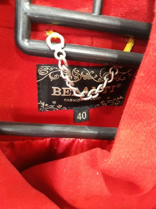 Продам красное  пальто