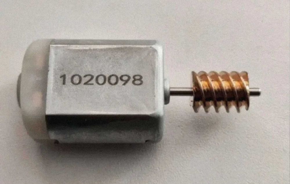 Мотор 12в новый в наличии электричнмй