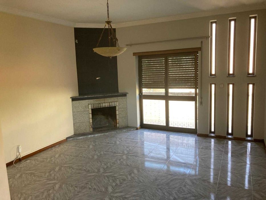 Aluga-se t3 moradia 1° andar