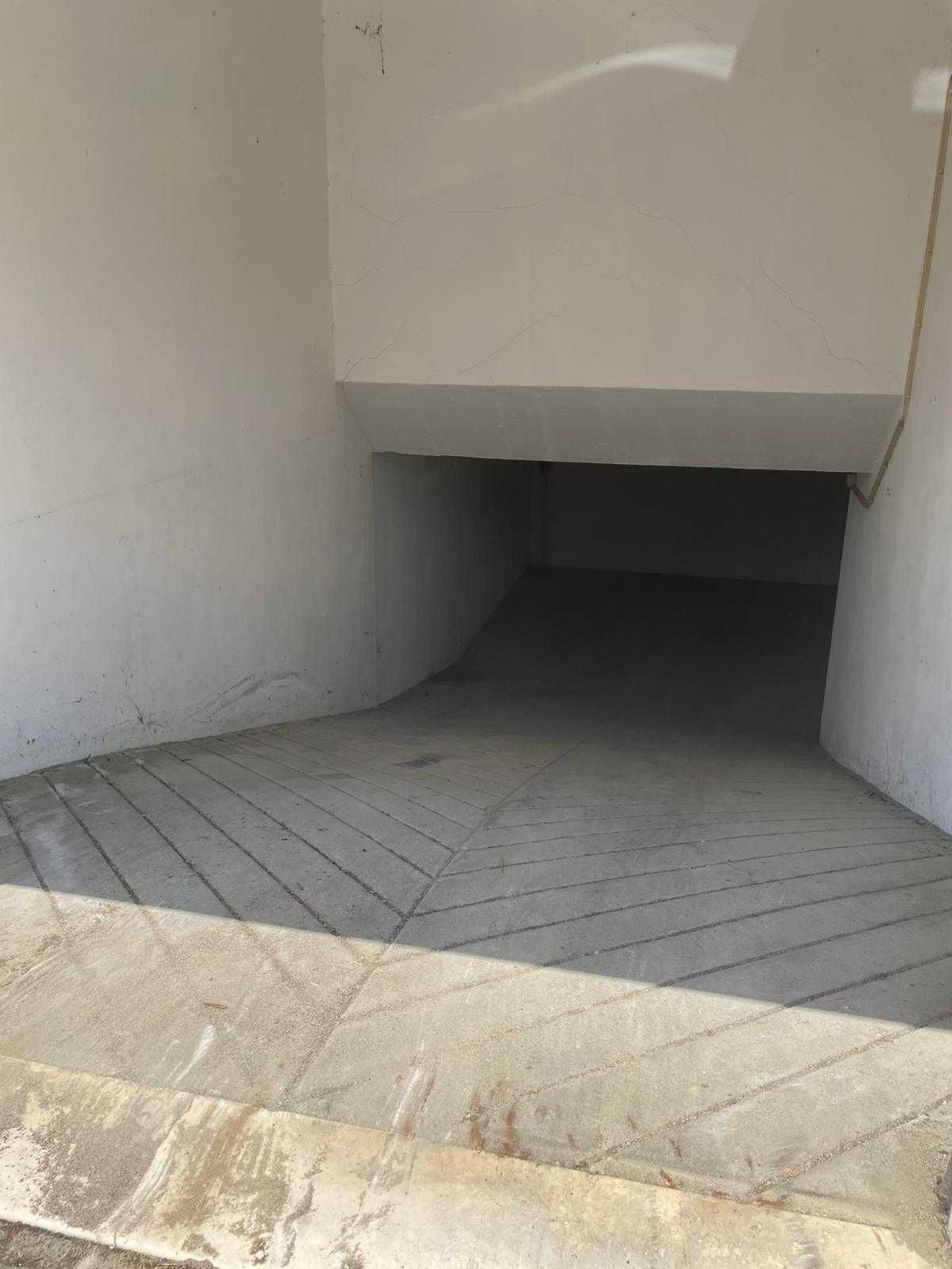 Garagem de 50m2 - centro de Almeirim.