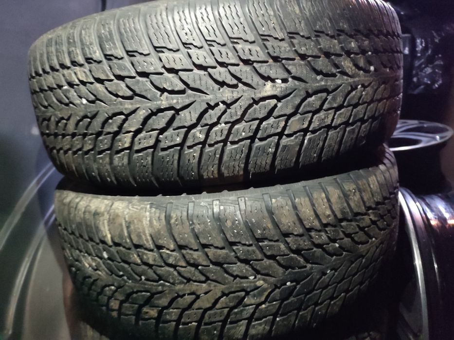 Шини Нокіан 215/55/17; гарний комплект зими та пара всесезонки , з ЄС