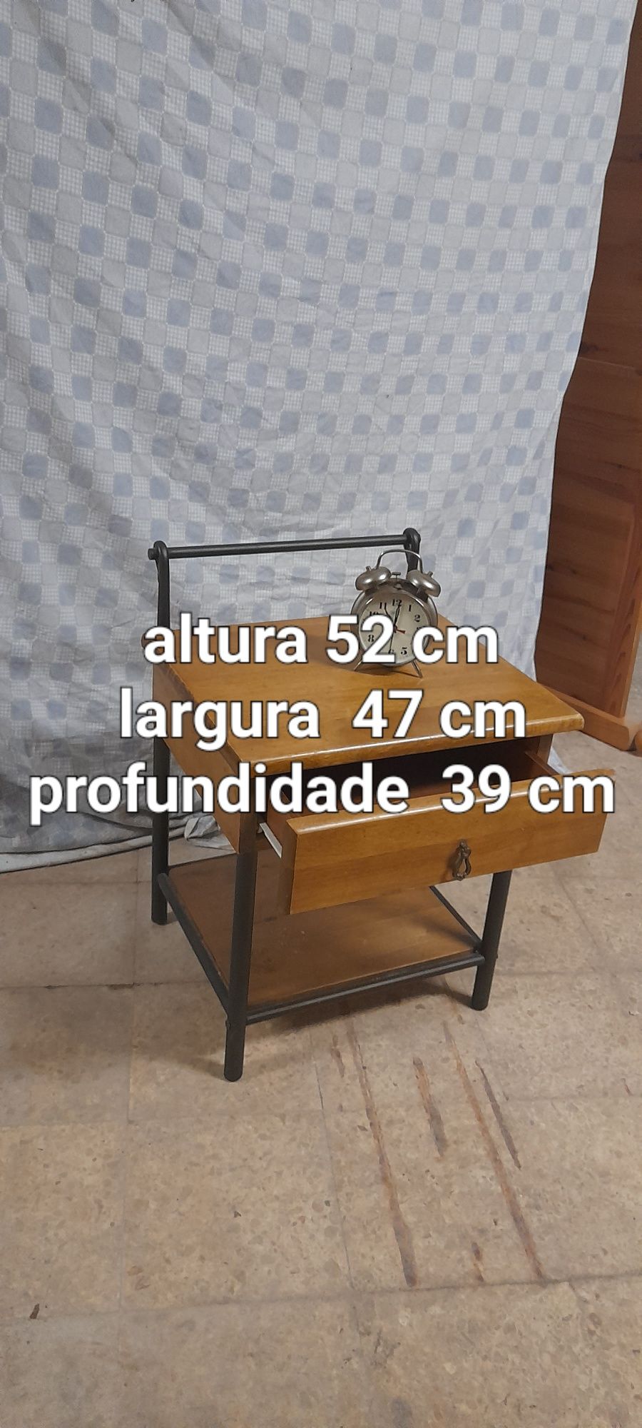 Mesa de cabeceira