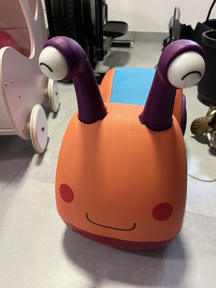 B.Toys Jeździk dla malucha żuczek Buggly