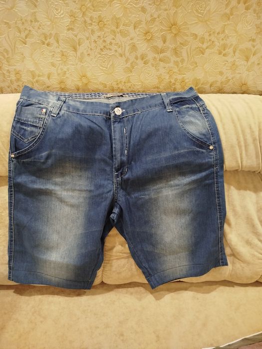 Чоловічі шорти різні